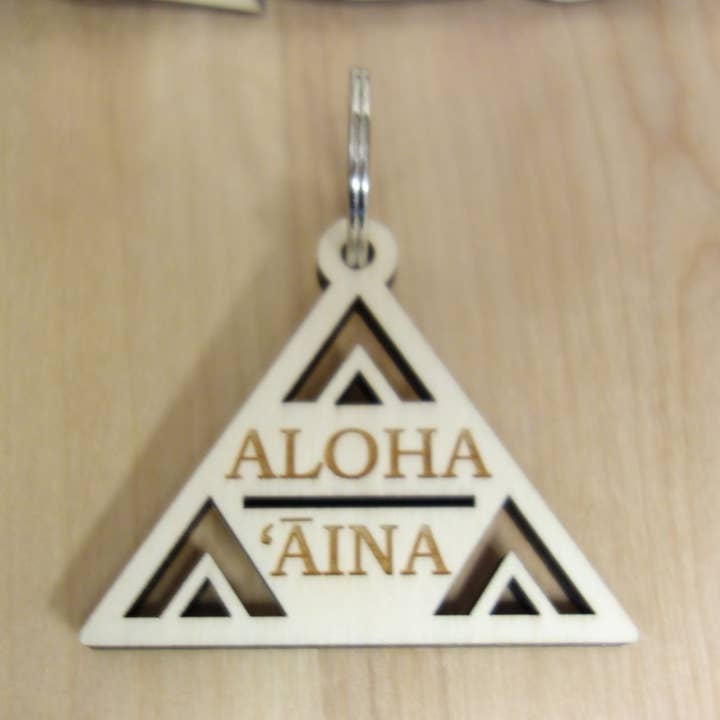 Triangel Aloha `Aina trä nyckelring för wholesale av Aloha Cuts