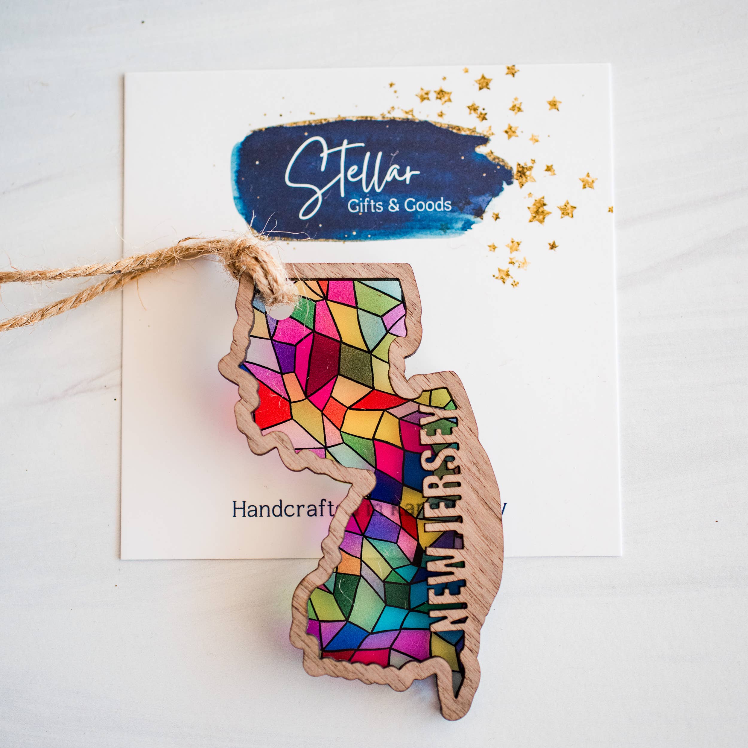 Stellar Gifts & Goods Wholesale - Vente Objets de décoration - Ornements - Vitrail Fête d'État - Noël Local20