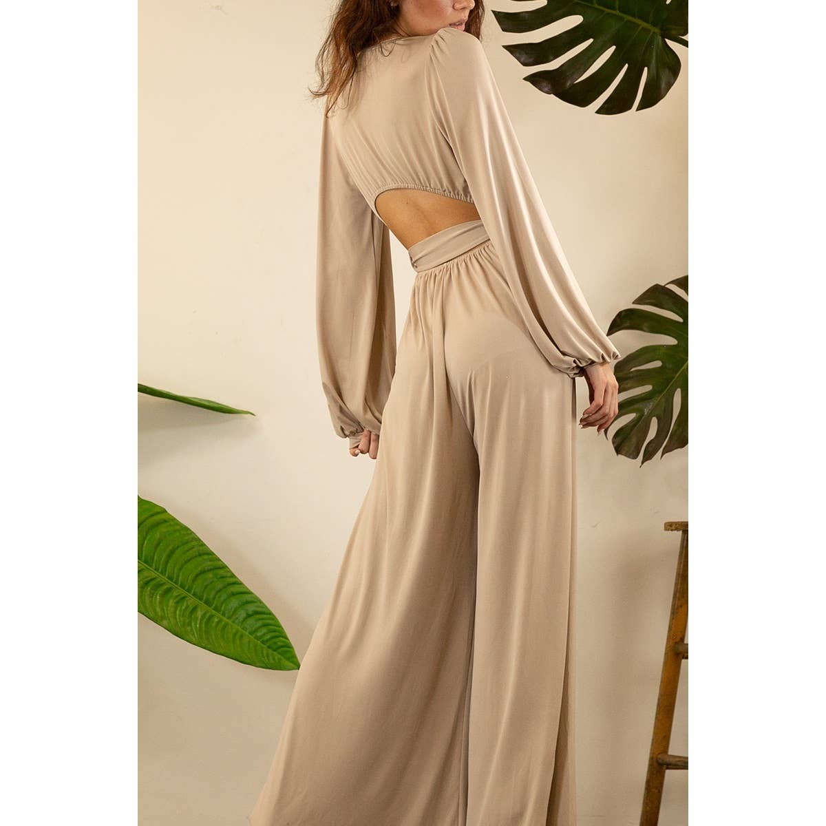 SEXY NACKT CUPRO JUMPSUIT MIT WEITEN HOSEN für den Großhandel auf Faire6