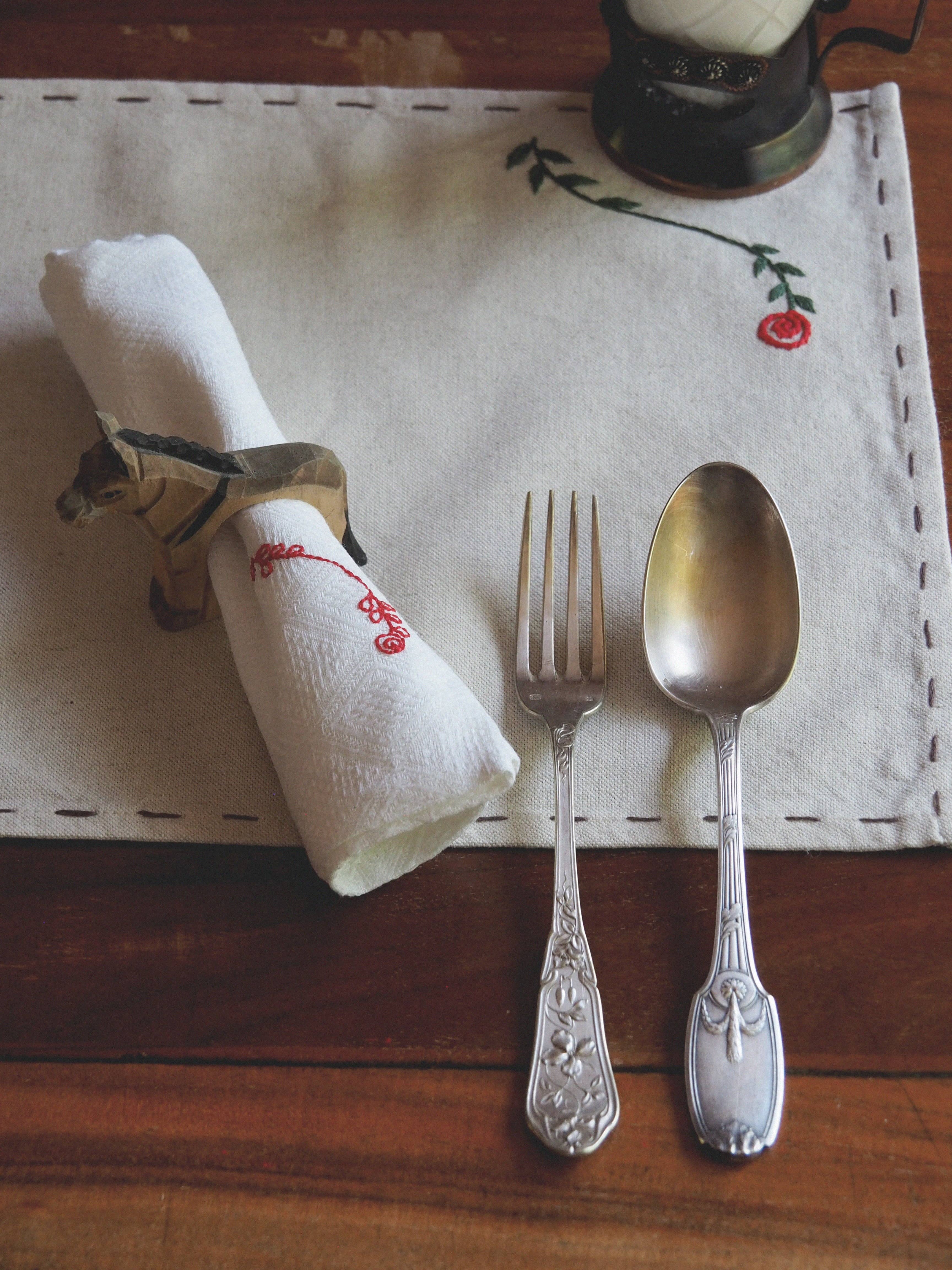 À bientôt - Wholesale Dinner & Cloth Napkin - Embroidered Rose Napkin4