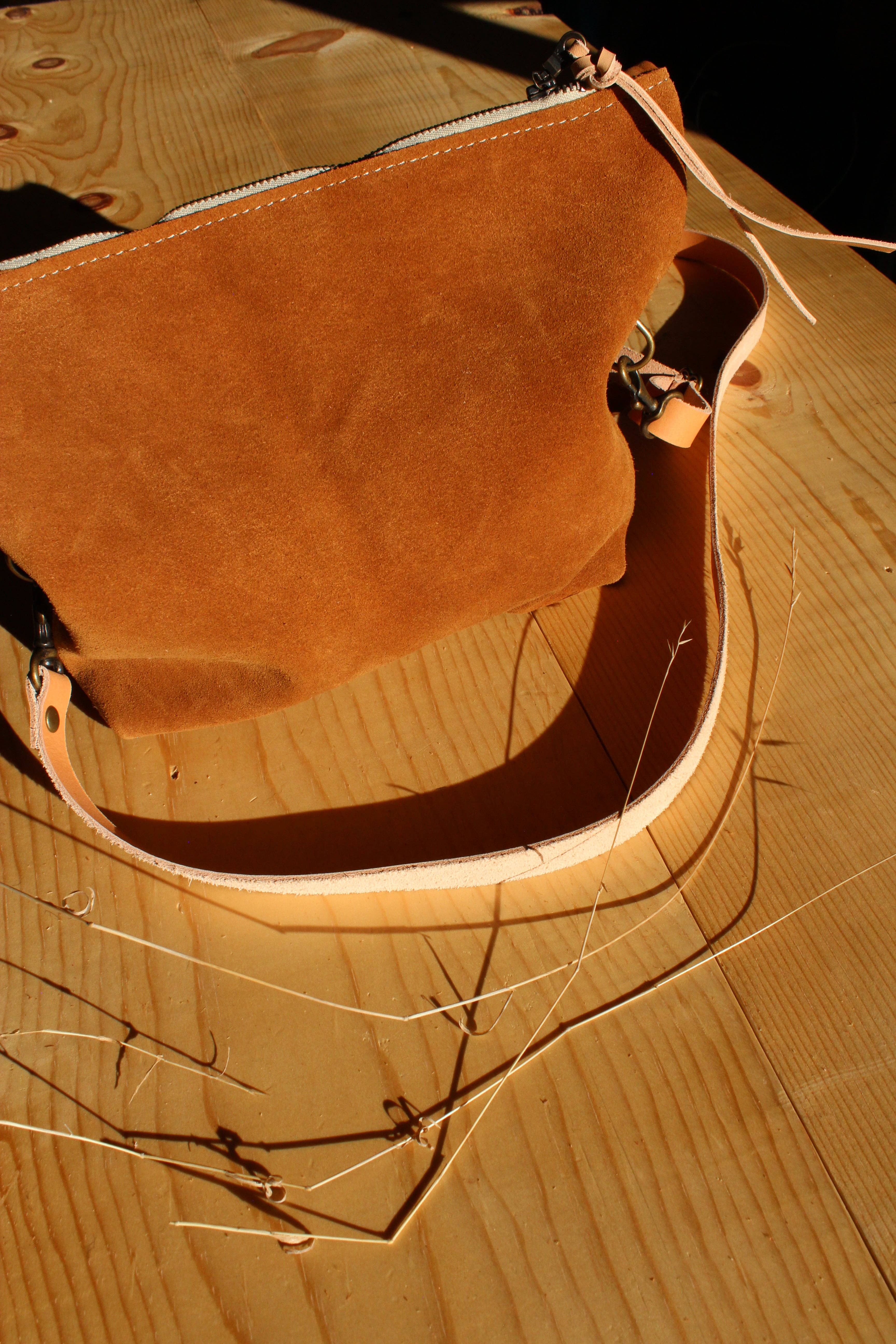 Olive n' Suede - Wholesale Crossbody Bag - Women's - Square Side Bag3