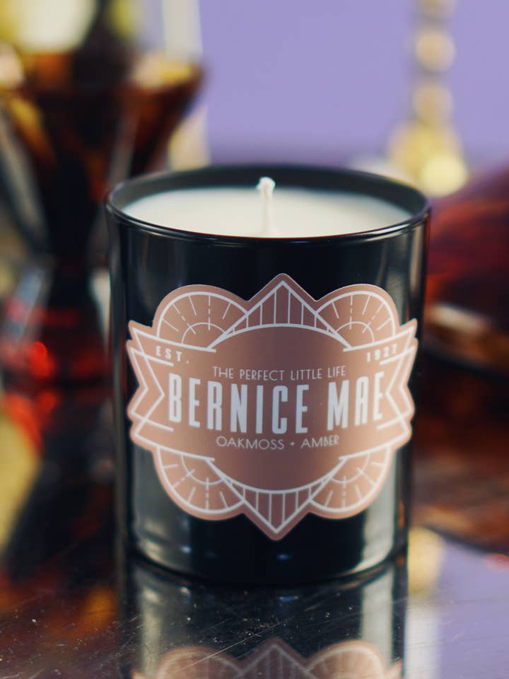 "Bernice Mae" Ekmosse + Bärnsten Sojavaxljus för wholesale av The Golden Slipper