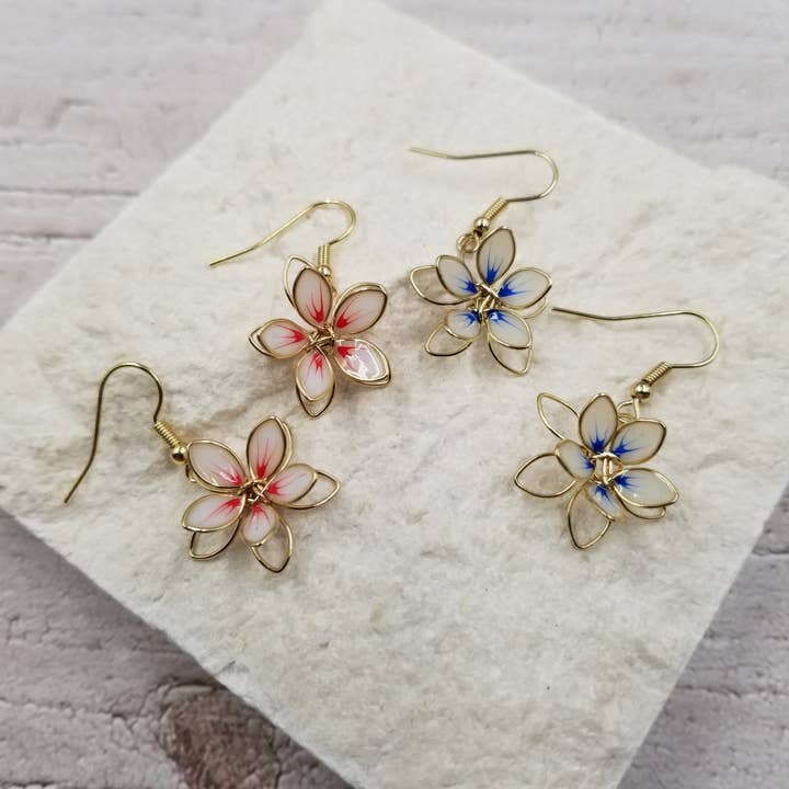 Treasure Wholesale - Wholesale Dangle Earrings - 3d Hollow Flower Earrings