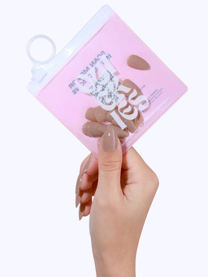 Ongles Press On Chai Latte (24 pièces) pour la vente par Quickies