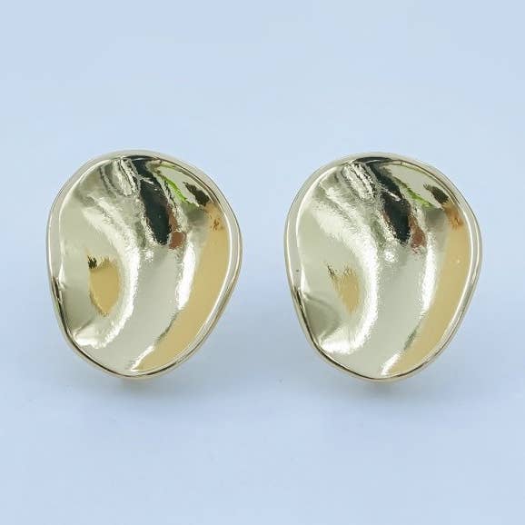 Øreringe med ovale dråbeformede stifter i 24K guldfyldt hamret design | Z1128 for engroshandel hos Aim Eternal