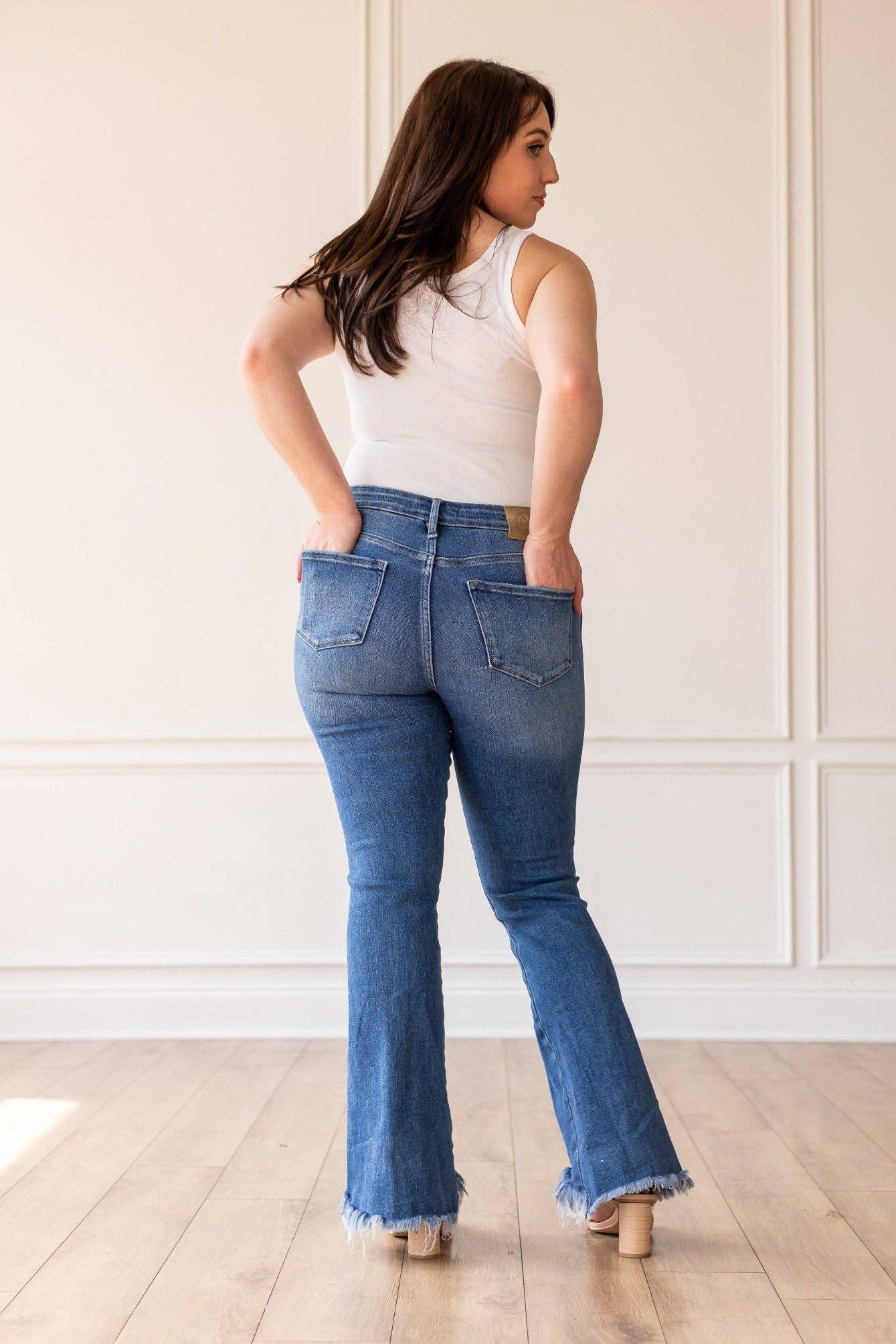 bleu Les fusées éclairantes Hannah Medium Wash Shark Bite en vente sur Faire0