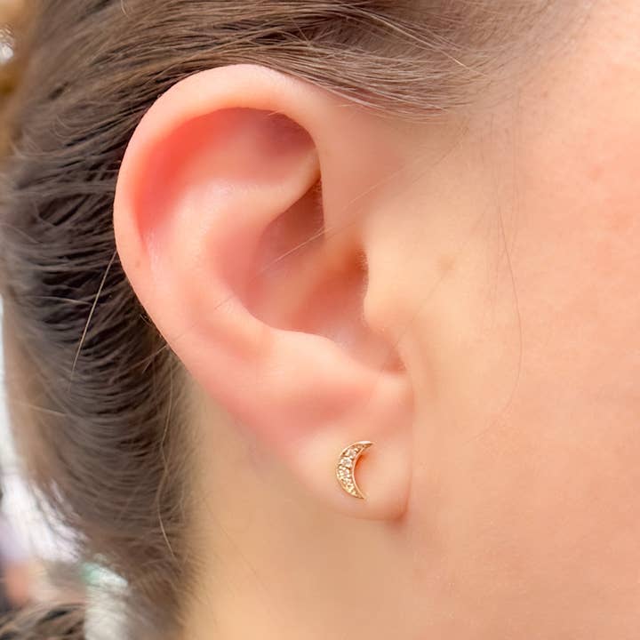 EFA53859. Pendientes de media luna de oro macizo de 14 quilates y diamantes para venta al por mayor de Tresor Jewelry Inc.