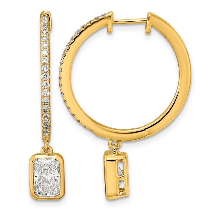 Boucles d'oreilles créoles pendantes en or jaune 14k avec émeraude sertie et diamant de laboratoire. pour la vente par Fine Diamond