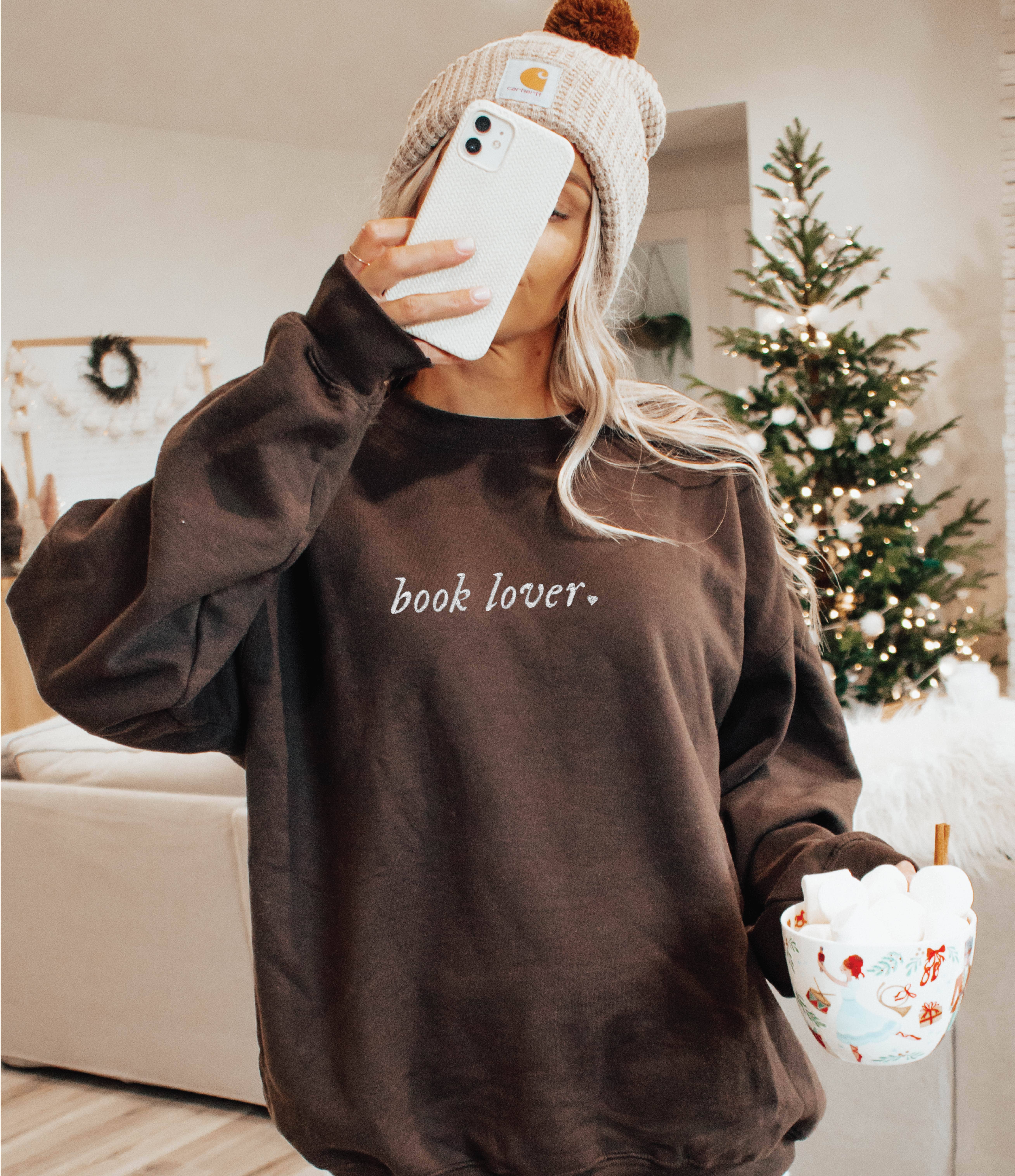 P E T I T R U E - Wholesale Sweatshirt - Women's - EMBROIDERED Sweatshirt Book Lovers Valentines Day Bookish 8