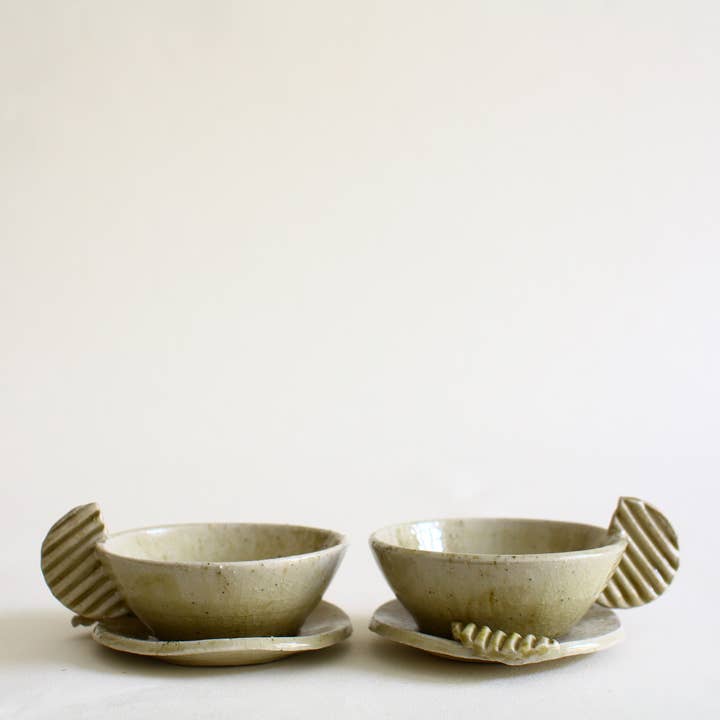 Set artigianale di tazza da caffè espresso e piattino con motivo a patatina per la vendita all'ingrosso da parte di Jenni Oh Crafts