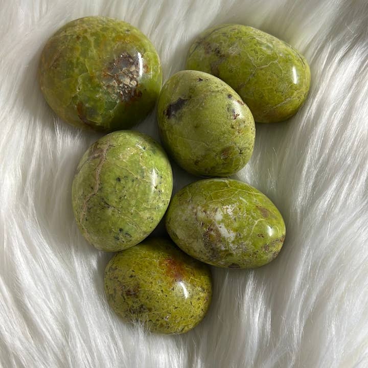 WHOLIFECO - Wholesale Spiritual Stone/Crystal - Green Opal palm stone1