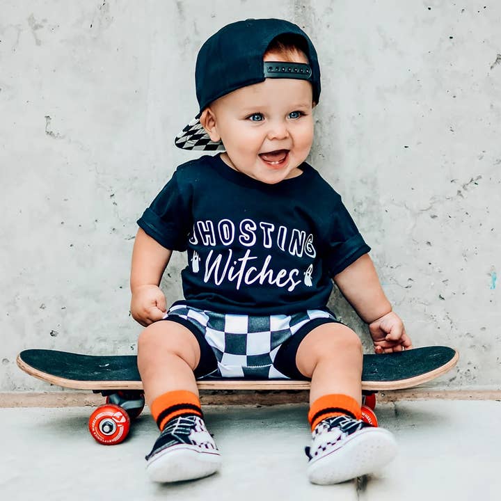 T-shirt d'Halloween Ghosting Witches pour la vente par Sonrise State