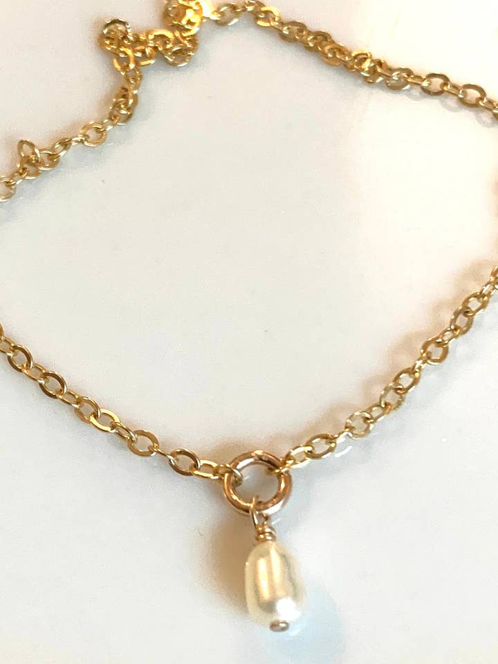 Piccola collana a goccia di perle per la vendita all'ingrosso da parte di Zahavah Jewelry