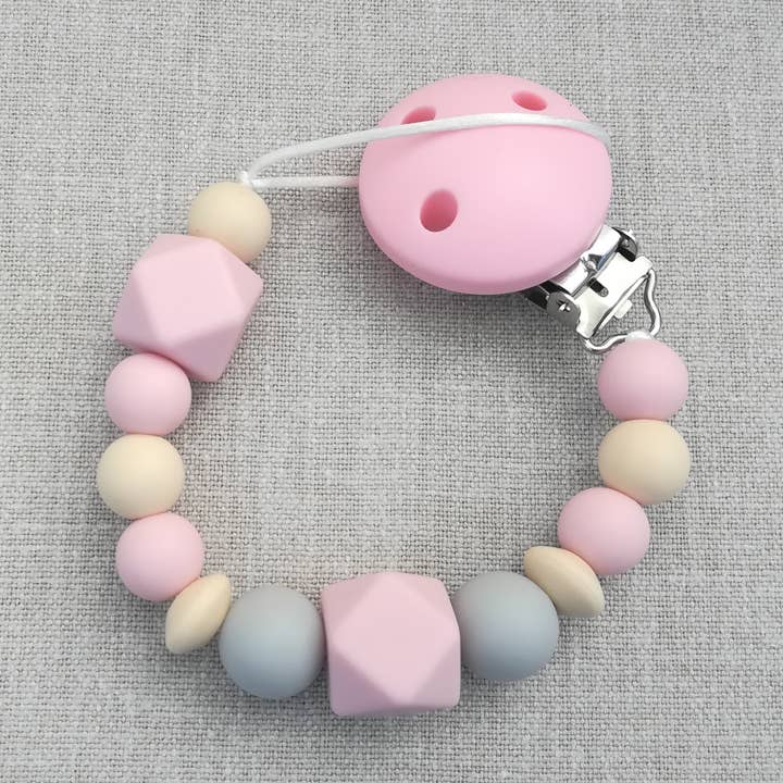 Schnullerclip in Babyrosa für den Großhandel von Mordisquitos.