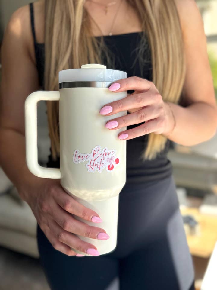 Amor sobre odio - Pegatina de cereza para venta al por mayor de By Us With Love