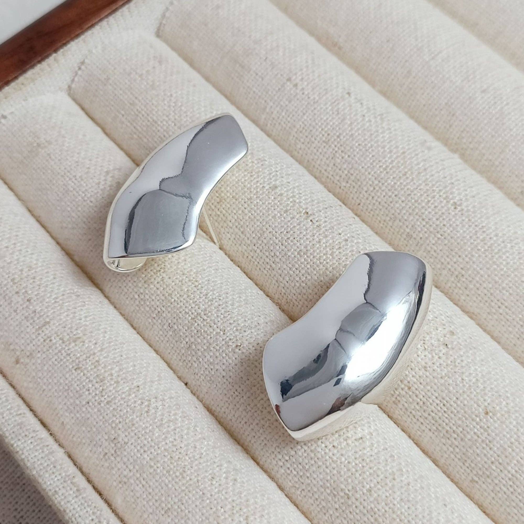 LanLivia – wholesale Cuff/wrap earrings – Unique Silver Armor Wrap Earrings5