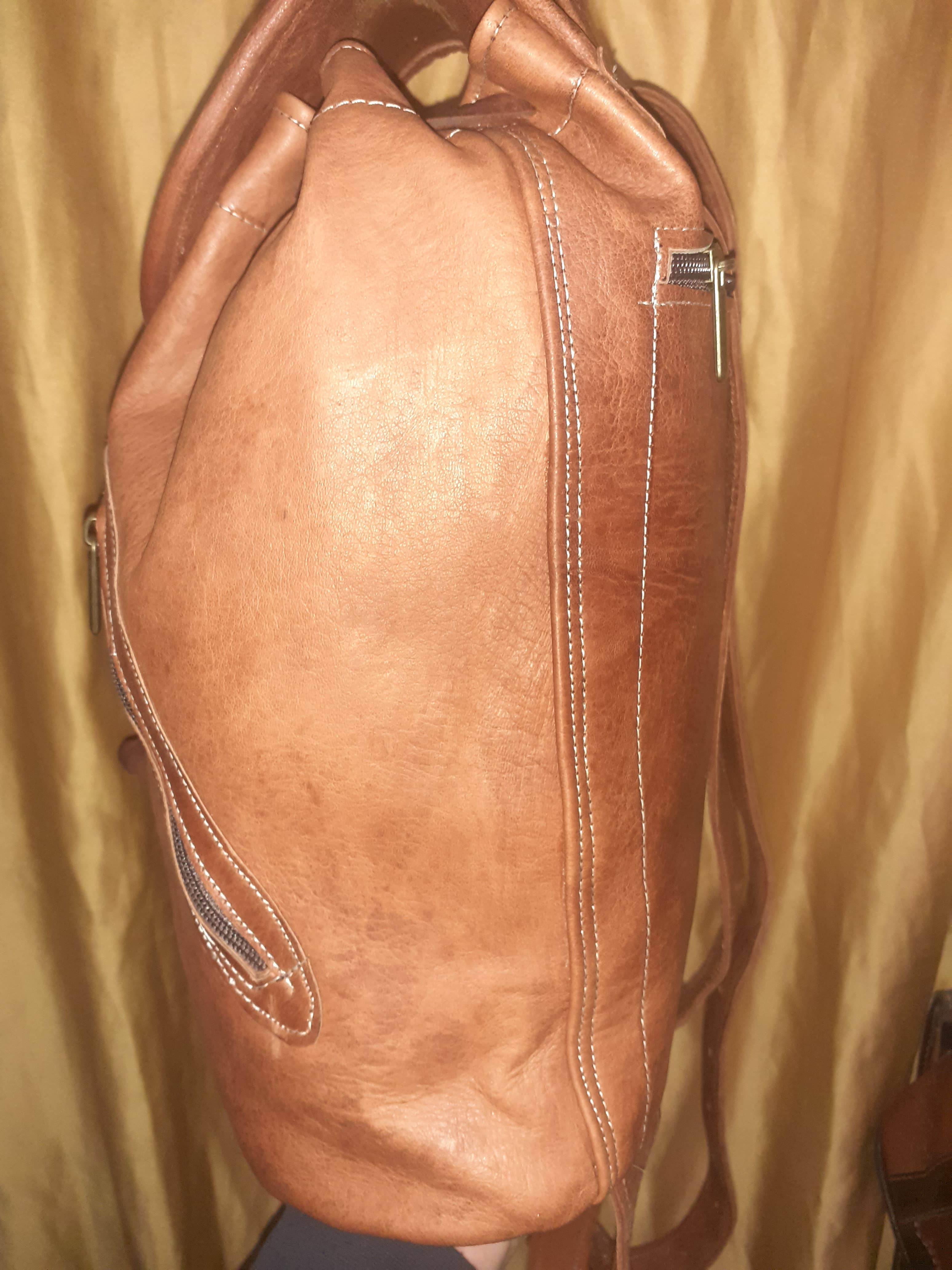 Hecho a mano – Großhandel Rucksack – Damen – Marrakech Lederrucksack mit doppeltem Reißverschluss und buntem Sonnenmotiv7