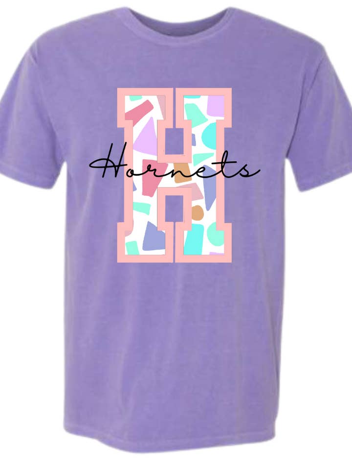 Vêtements Hornets Modern Violet Spirit pour la vente par Kricketts' T-shirts