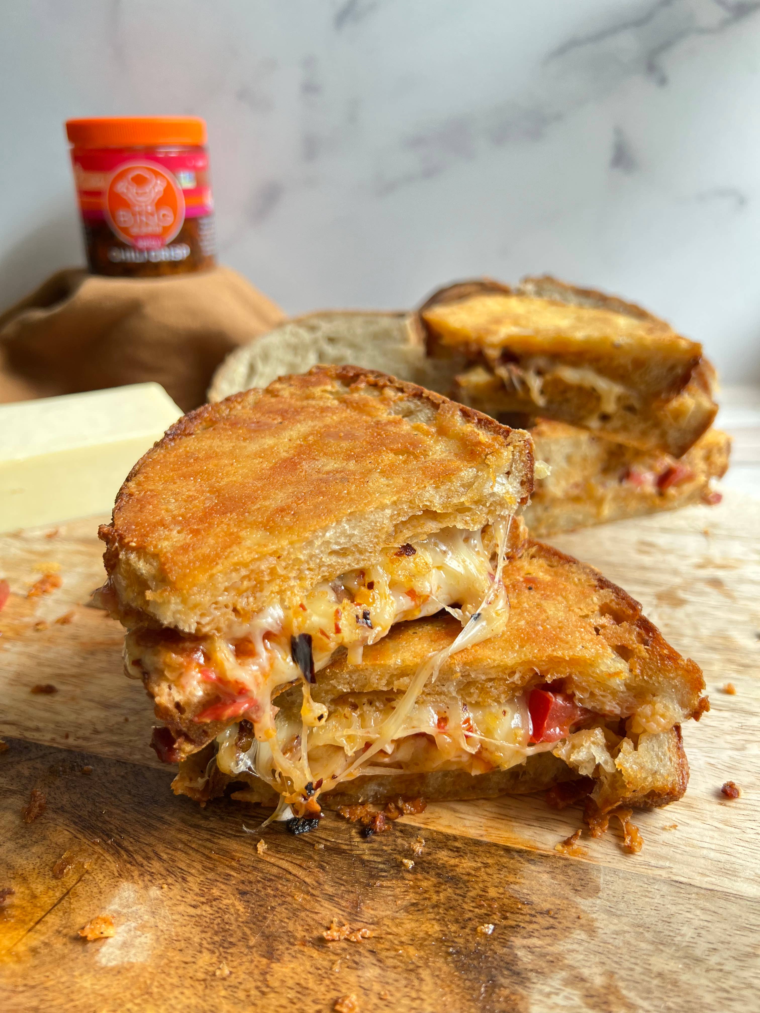 MR BING FOODS - Vente Pâtes de piment - Croustillant au chili épicé Mr Bing, 12/4 oz3