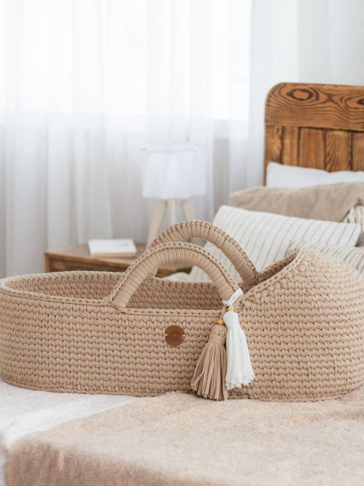 Knitted Baby Moses Basket With Round Hood for wholesale by ANZY HOME