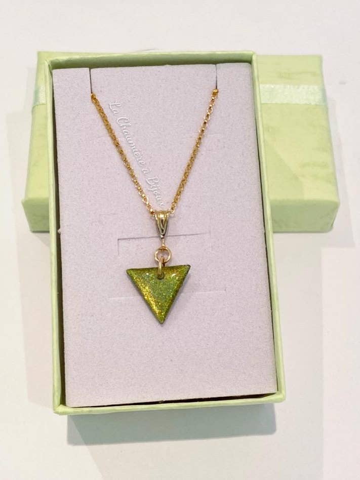 Gold filled triangle necklace - holographic green for wholesale by La Chaumière à Bijoux