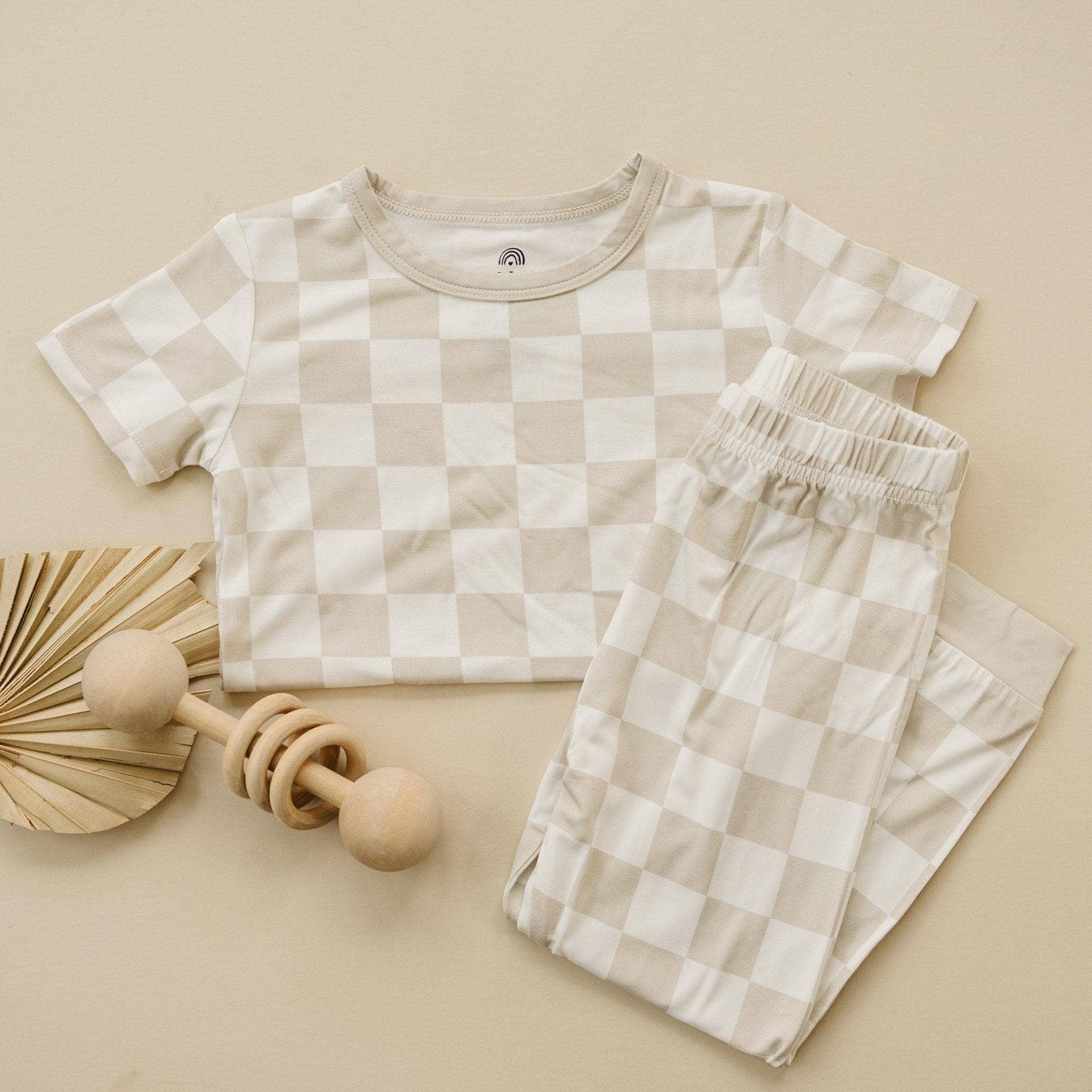 Little Joy Co. – Großhandel Schlafanzug-Set – Kinder – Neutrale Checker 2-teiliges Bambus-Pyjama-Set0