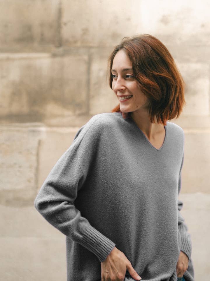 Seamless knit V-neck oversized sweater for wholesale by JULIA PARIS