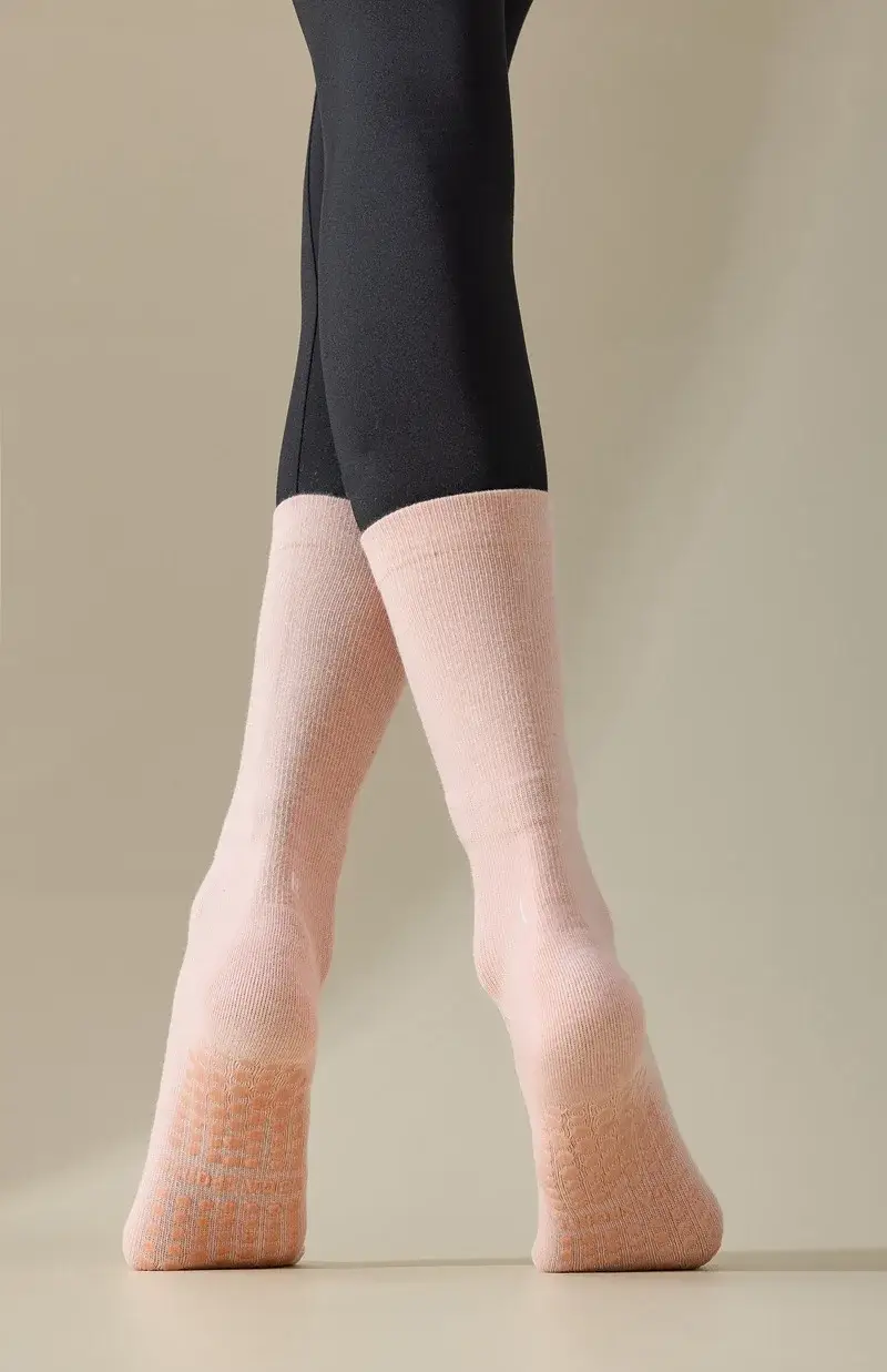 Mescola 9 colori Calze antiscivolo per yoga e pilates in vendita all'ingrosso su Faire8