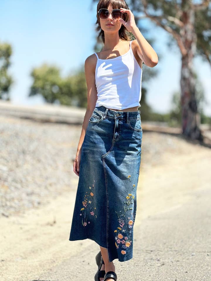 Denimrock mit Blüten für den Großhandel von Billy T