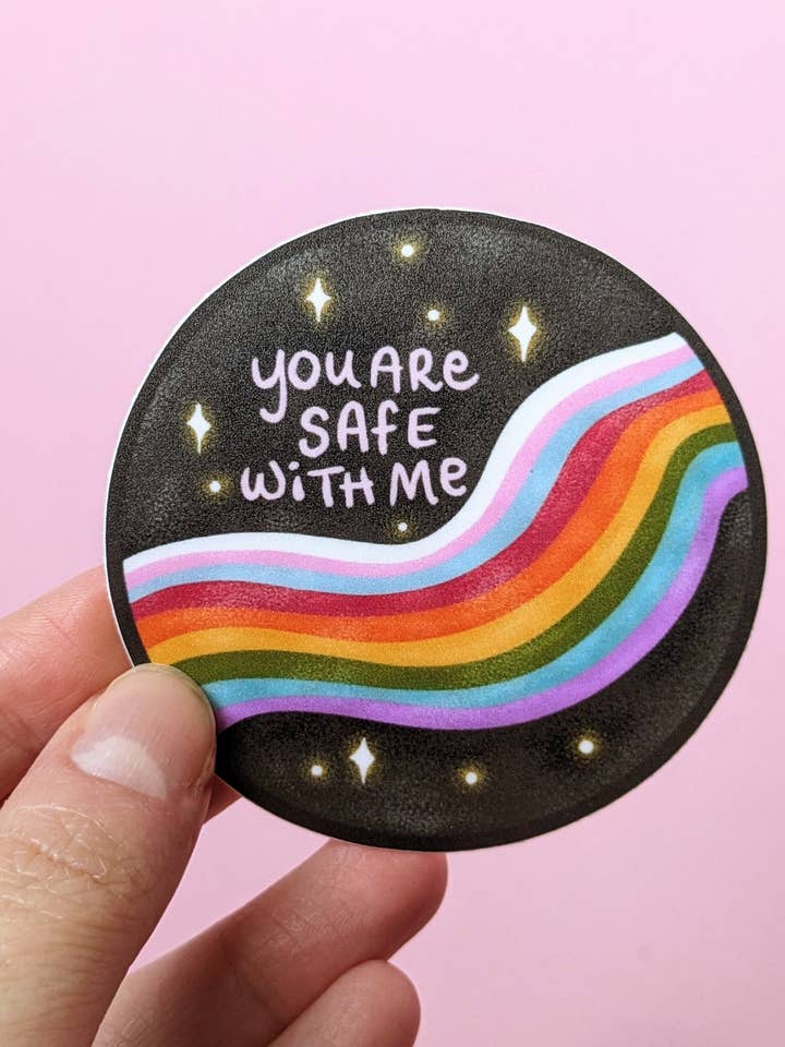 Adesivo in vinile You Are Safe With Me LGBTQ Pride and Ally per la vendita all'ingrosso da parte di Laura Jane Kirton