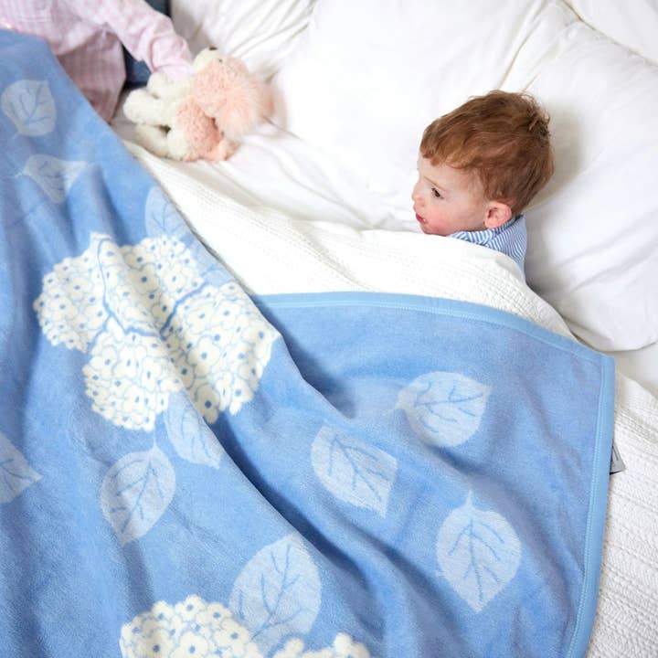 ChappyWrap - Wholesale Throw blanket - Hydrangeas Bluebell Blanket8