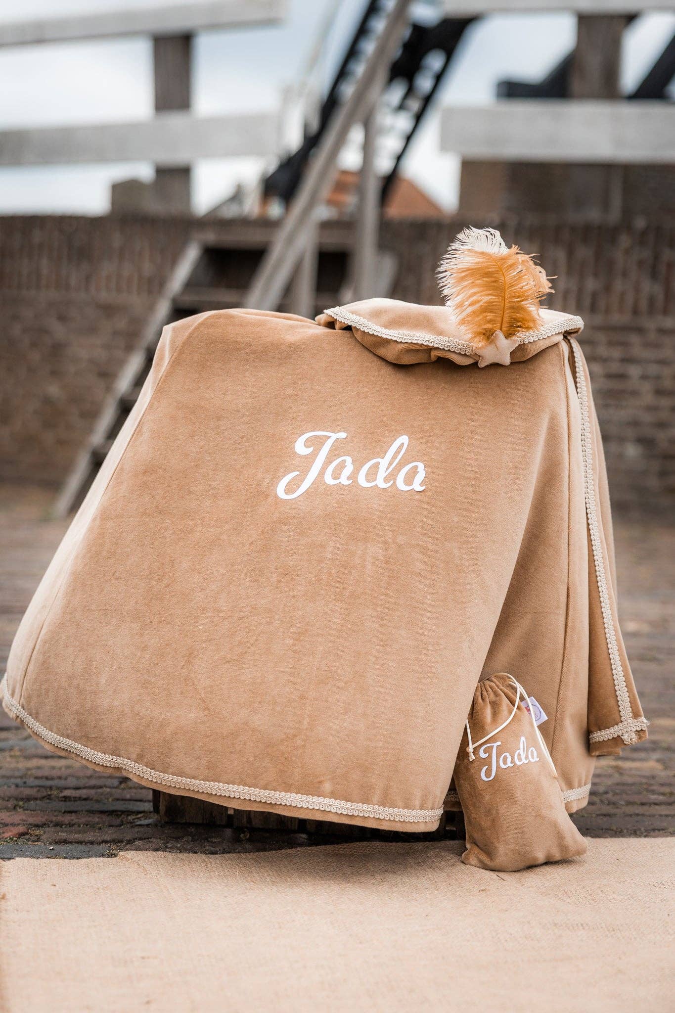 Leuvies – Großhandel Kostüm – Kinder – Pietenmütze beige mit Stern3