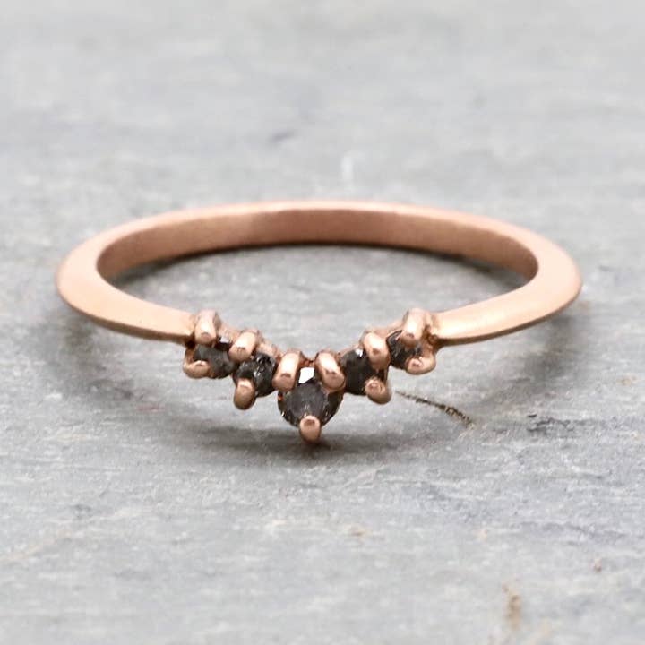 La bague couronne Mini Caity pour la vente par Sasha Walsh Designs