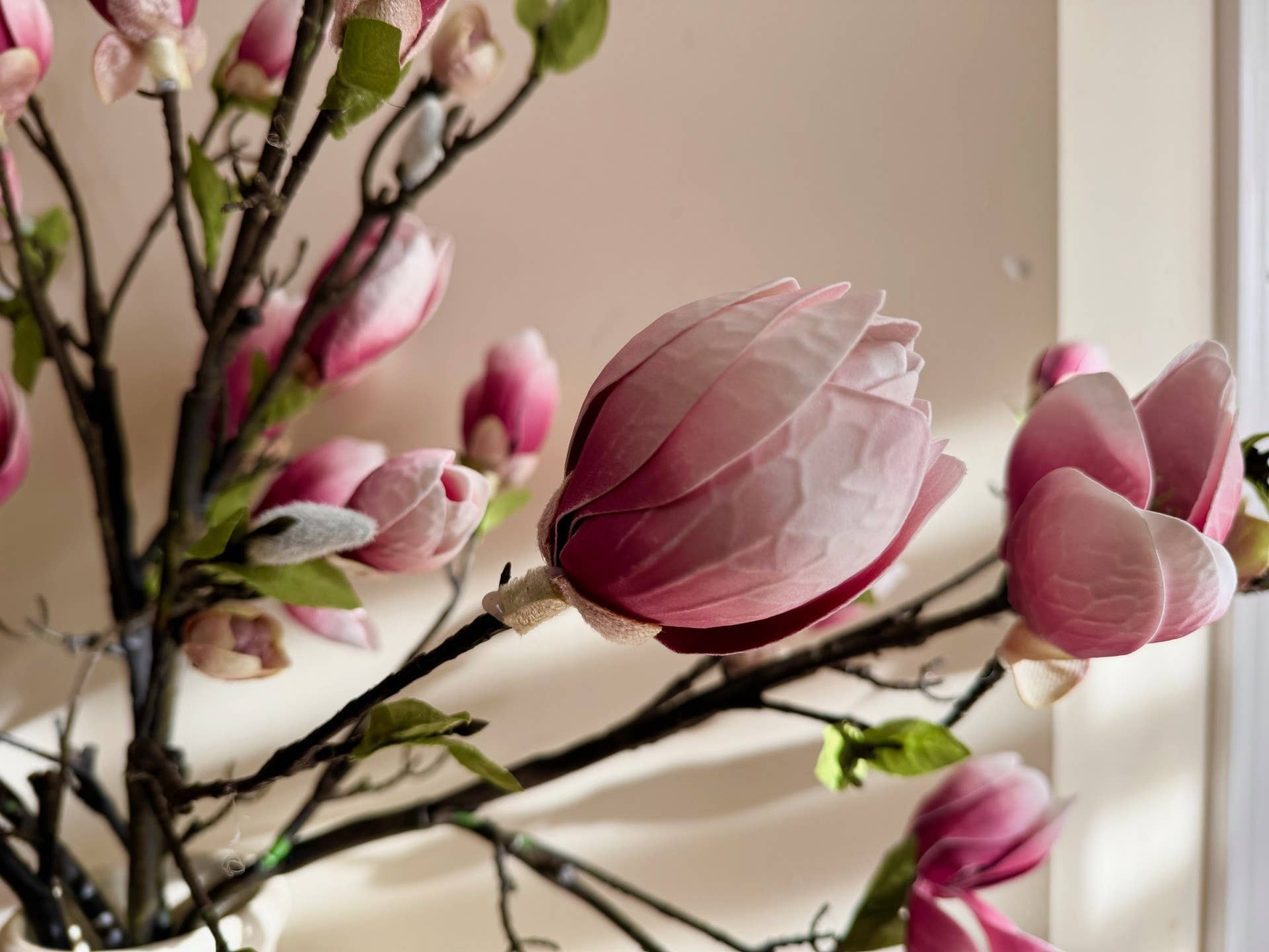 One Way Home – Flores artificiais por atacado – Flores de Magnólia Premium Falsas, Galhos de Árvore de Magnólia Artificial8