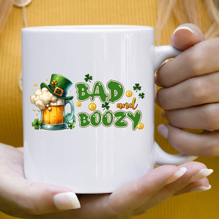 Mug de la Saint-Patrick : Mauvais et Éméché pour la vente par Hello Gorgeous Mugs