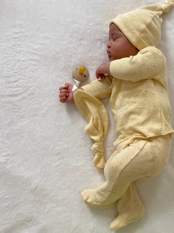 ORGANIC KNOTTED HAT BANANA for wholesale by North Baby