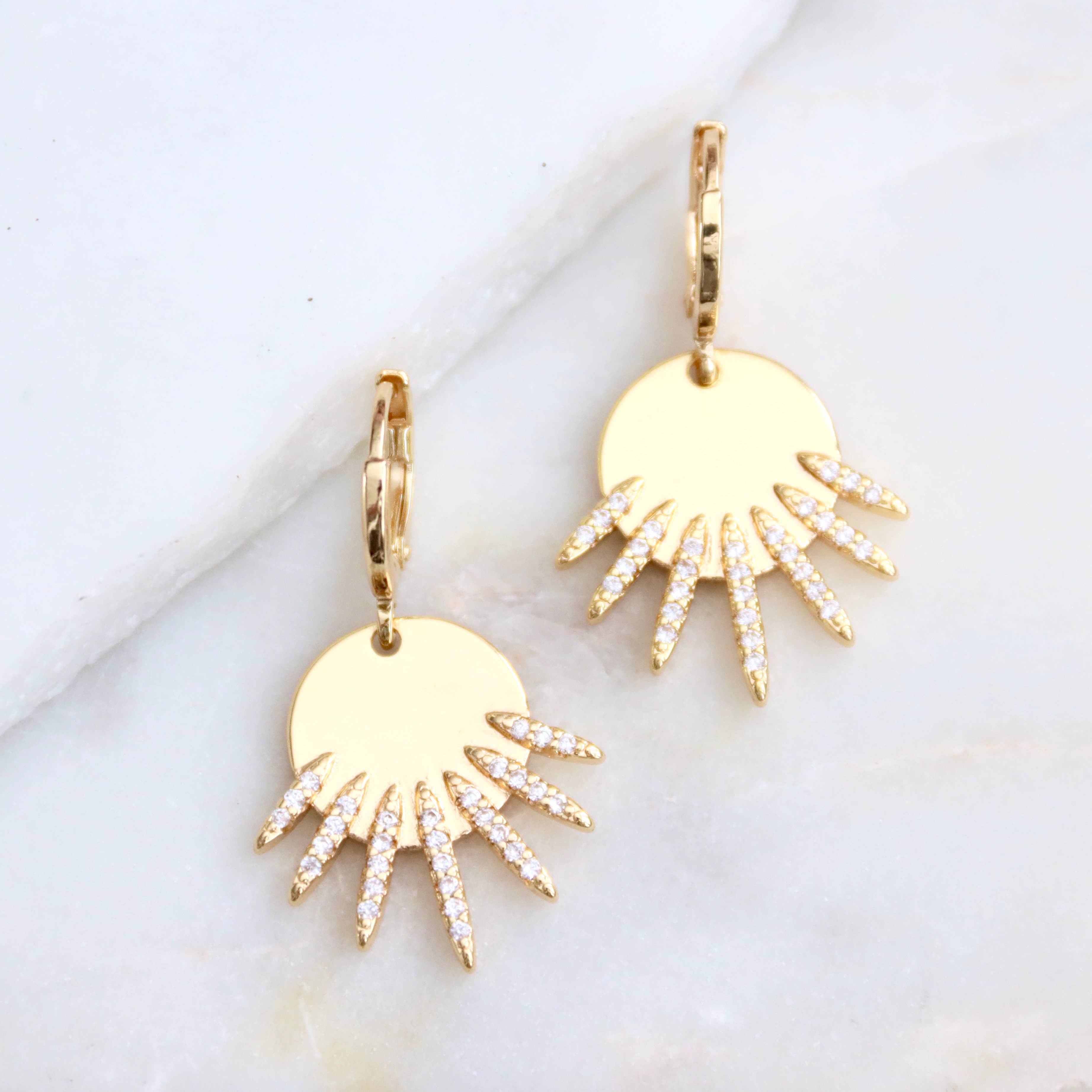 Mesa Blue – brincos huggies por atacado – Brincos de argola CZ Pave Starburst Huggie2