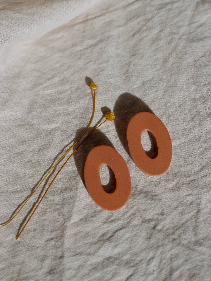 Adobe-Studs für den Großhandel von Xenia Studio