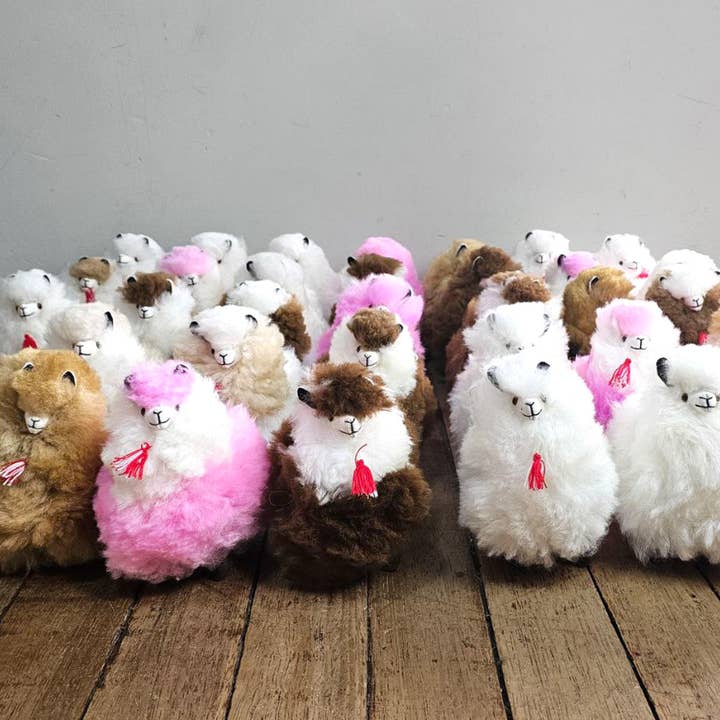 Wholesale Bulk 50-100 Mini Llama Figurines from Natural Peru for wholesale by Allpaka