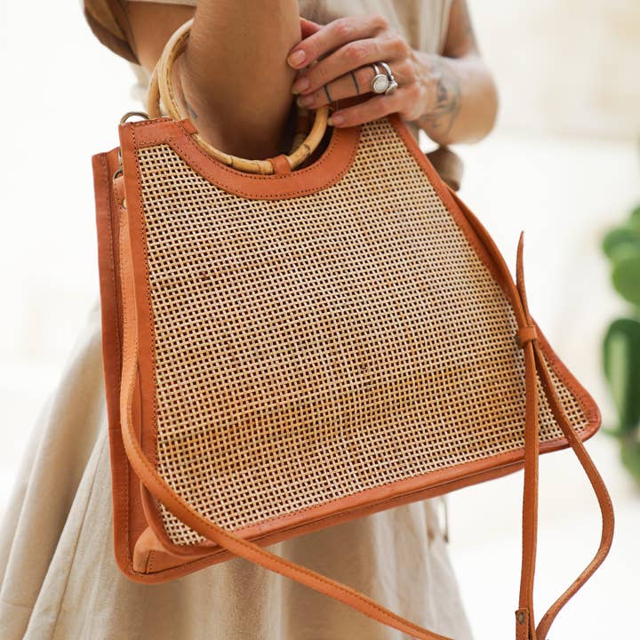 Voyage the Label - Wholesale Shoulder bag – women's - Singapore Bag - Tan1