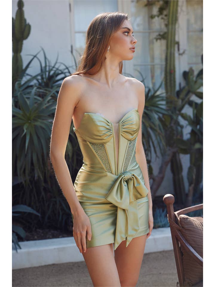 SATINKLÄNNING FÖR COCKTAIL MED MATCHANDE STENAR OCH SIDOBAND I MIDJAN för wholesale av Juliet