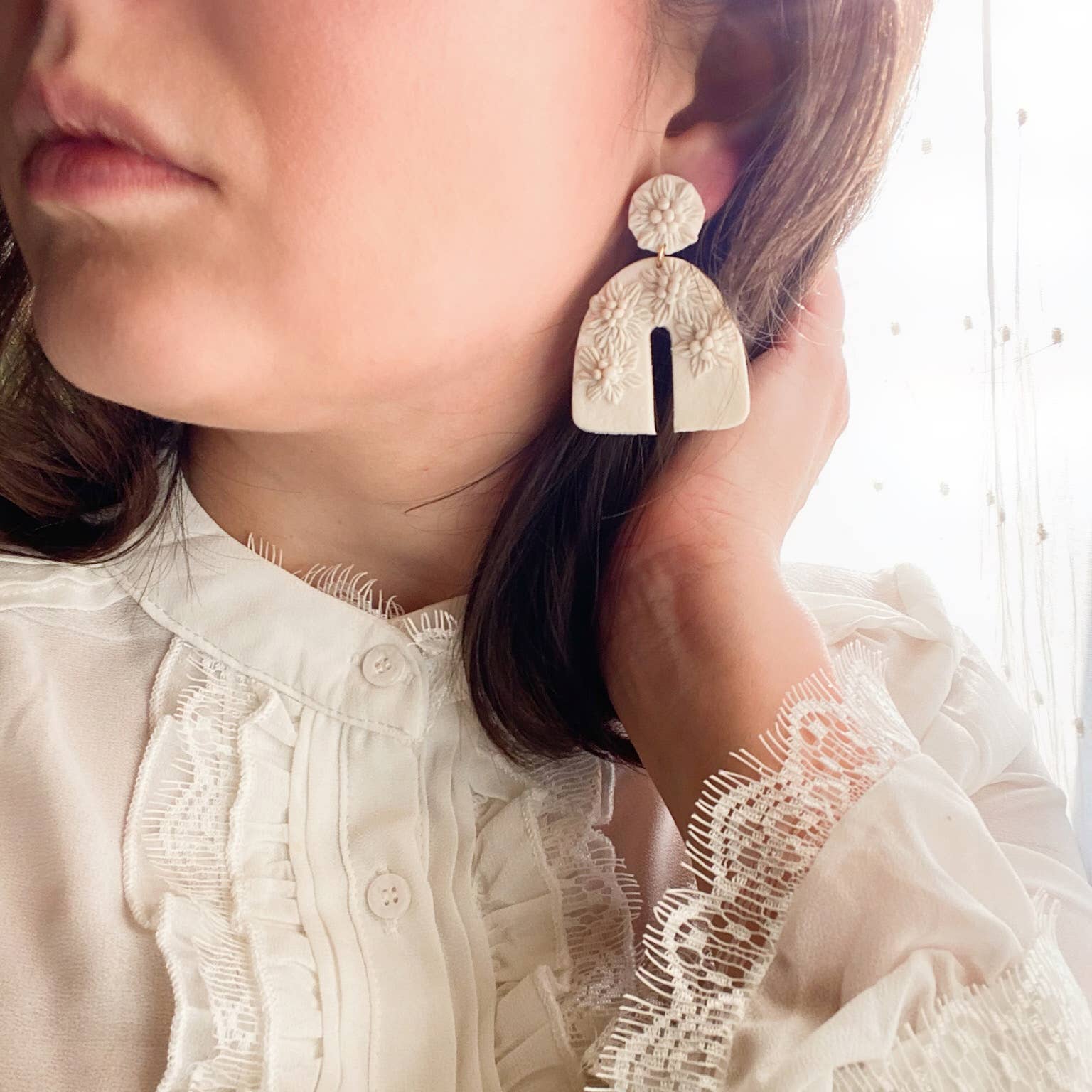 AnalyJewelry - Wholesale Dangle Earrings - Elegant Detail Floral Arch10