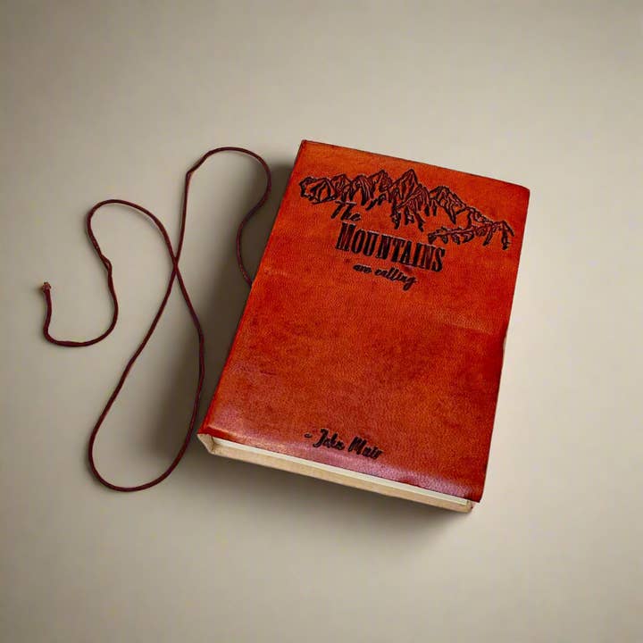 Soothi | Containers Of Creativity - Vendita all'ingrosso Diari/agende - The Mountains stanno chiamando John Muir Quote Diario in pelle1
