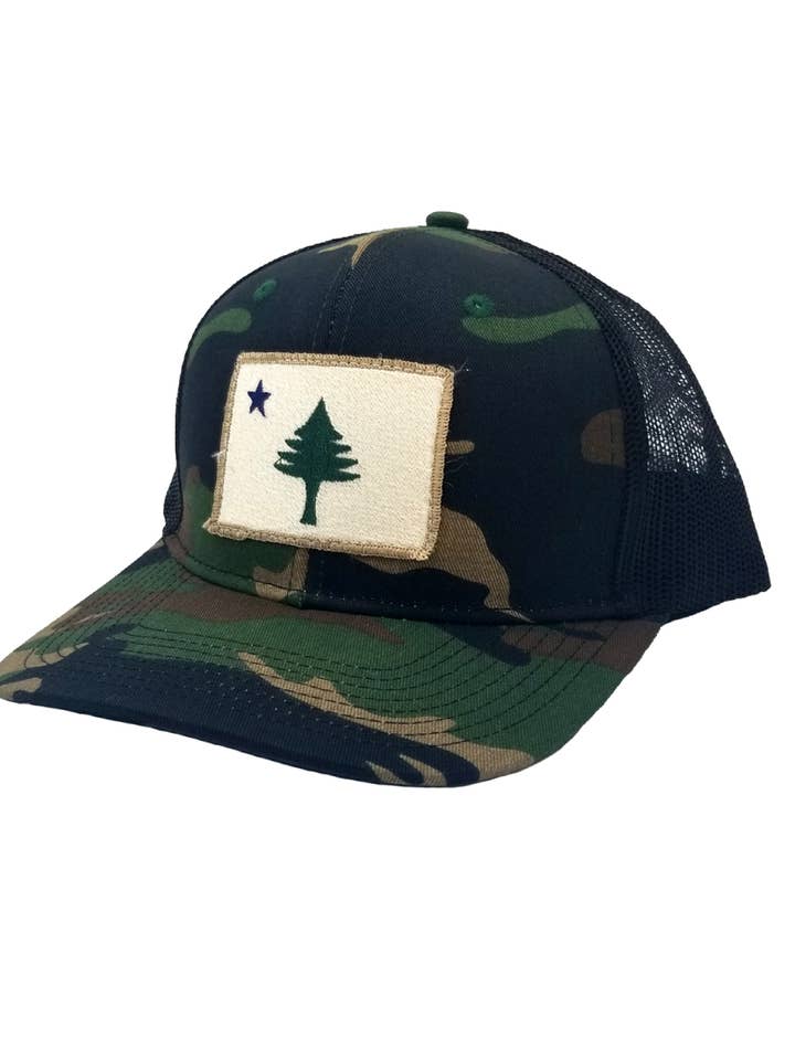 Casquette camouflage Maine Flag pour la vente par Rogue Life Maine