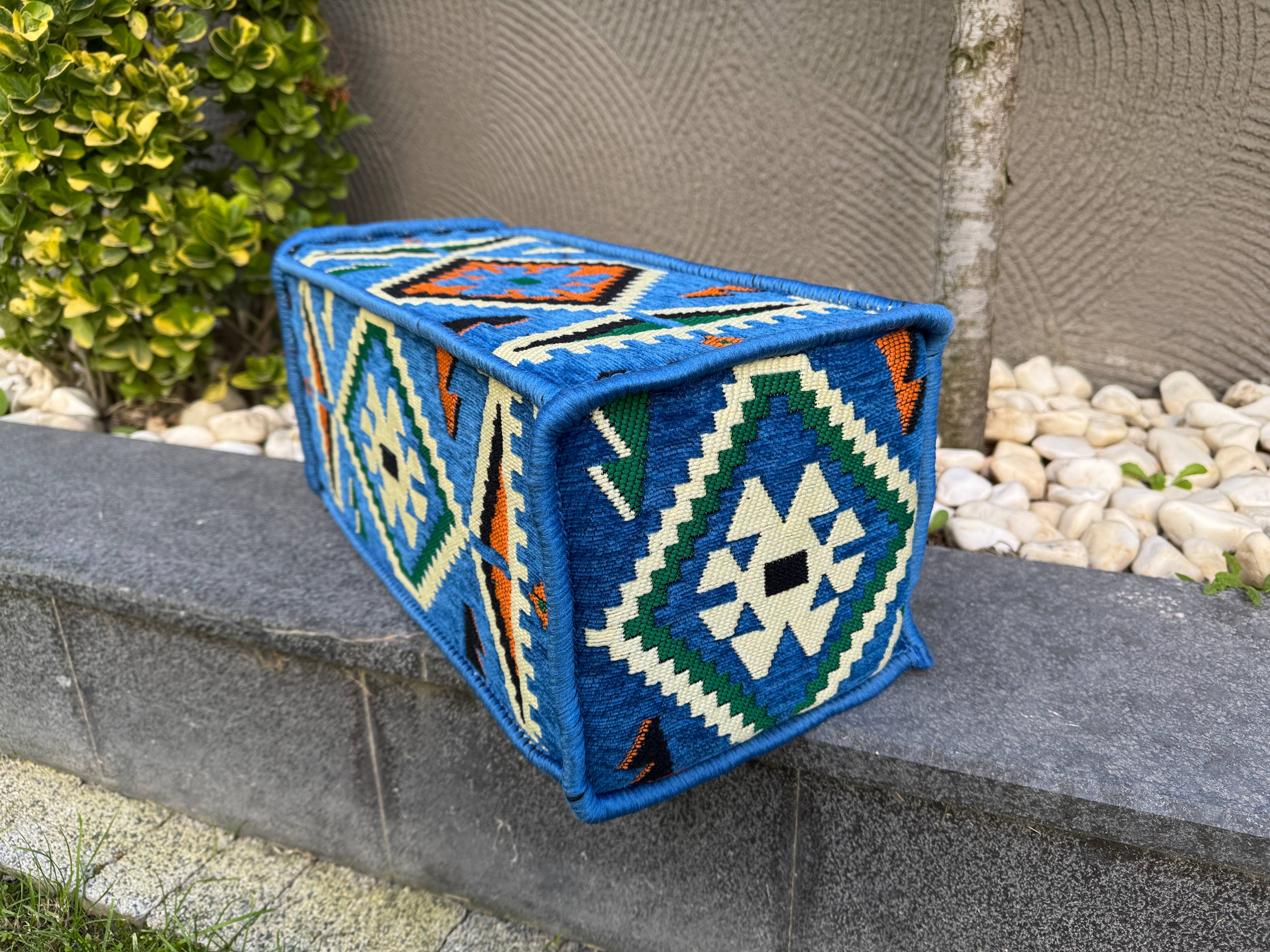 The Loom Wholesale – Großhandel Polsterhocker – Handgefertigte Bodensitzgelegenheit - Kilim-gemusterter Ottomanen-Bodensofa14