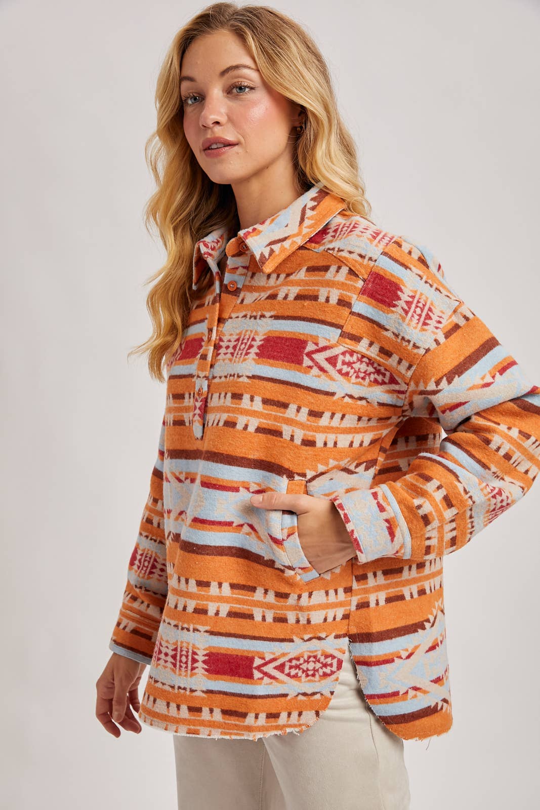 Bluivy - Vendita all'ingrosso Giacca a camicia - Donna - MAGLIONE PULLOVER CON STAMPA GEOMETRICA OCCIDENTALE E MEZZA ABBOTTONATURA3