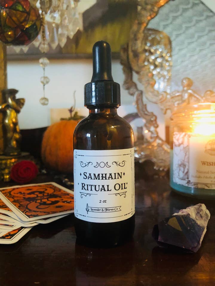 Olio rituale Samhain per la vendita all'ingrosso da parte di Lavender and Thieves Co.
