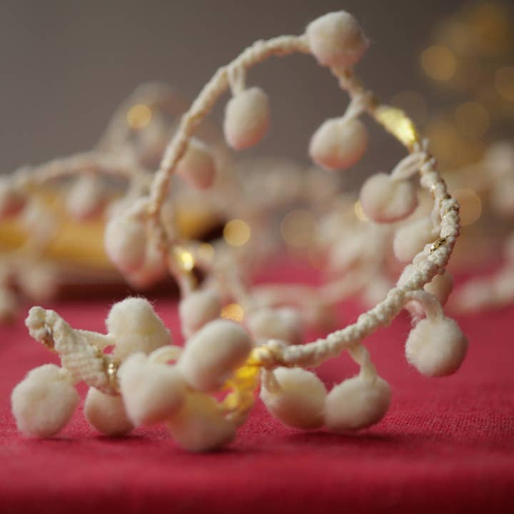 Melanie Porter – wholesale String lights – Soft White Pom Pom Fairy Light String2