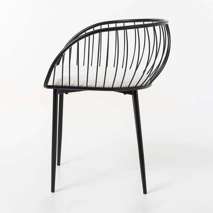 Fauteuil en velours blanc et structure noire pour la vente par Gdeco