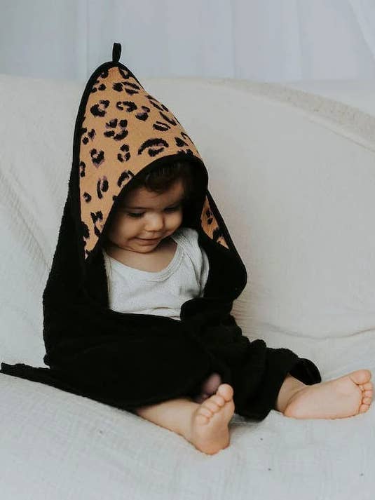 Leopard bath cape for wholesale by Manufacture des bébés français